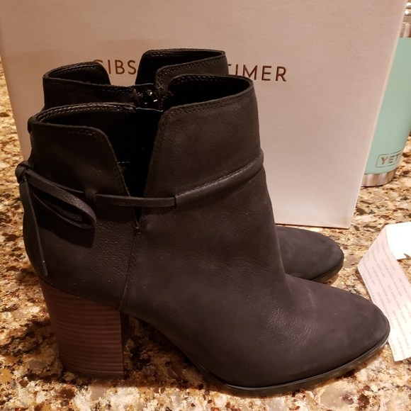 Gibson Latimer Black Booties - Picture 4 of 7